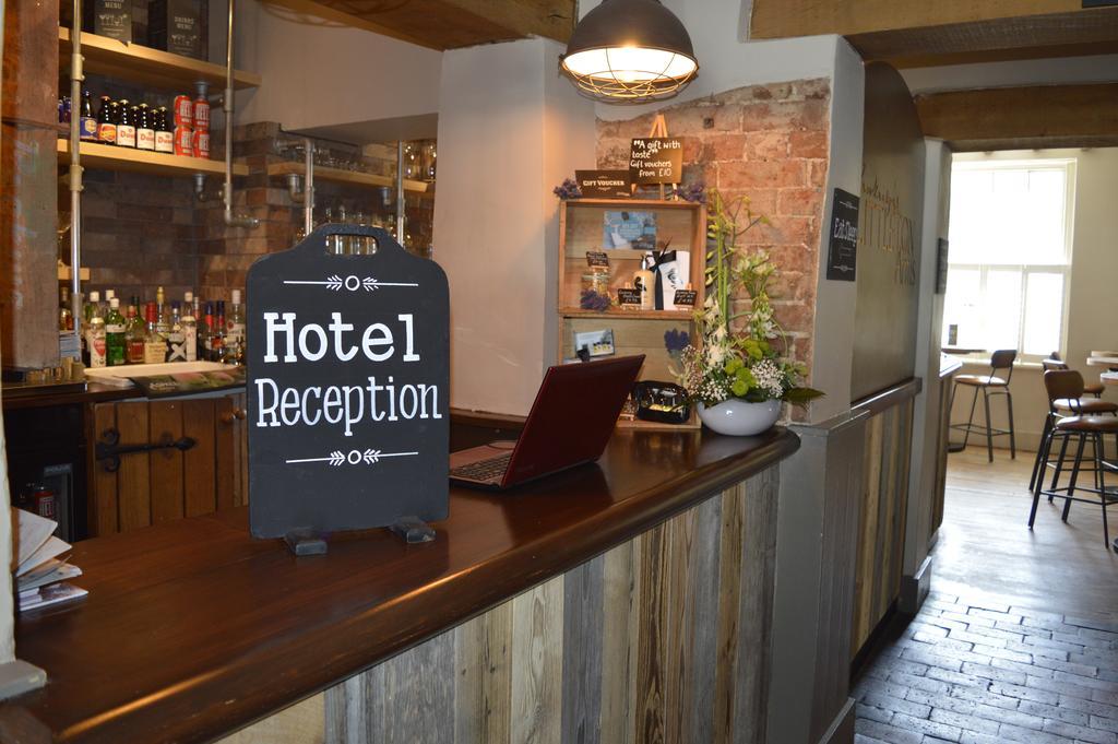 ホテル The Littleton Arms ペンクリッジ エクステリア 写真